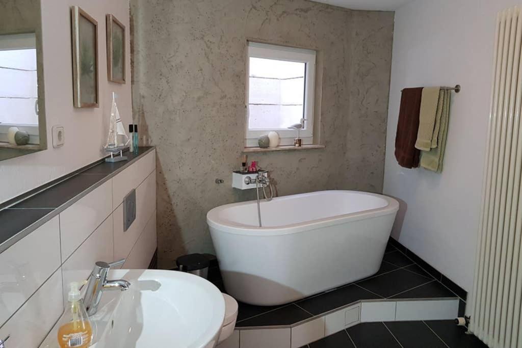 Idyllische Ferienwohnung Zum Wohlfuehlen+Entspannen Lichtenstein  エクステリア 写真